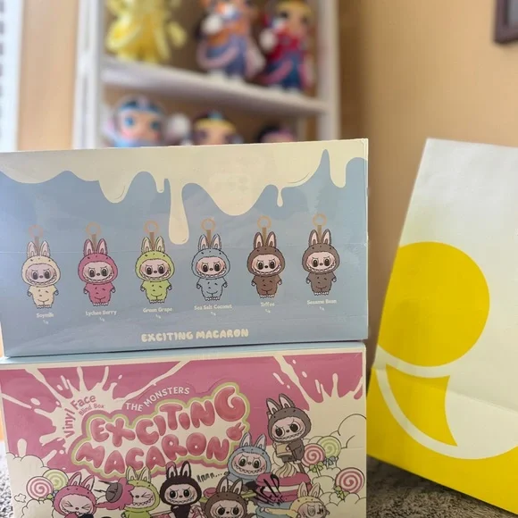 Labubu exciting macaron original from popmart - Picture 3 of 5